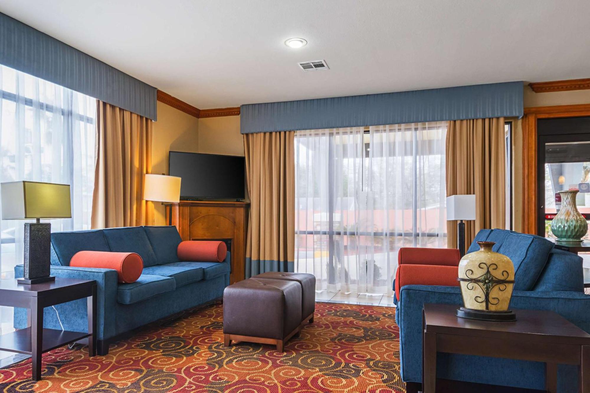 Comfort Suites Lake Charles Exterior foto